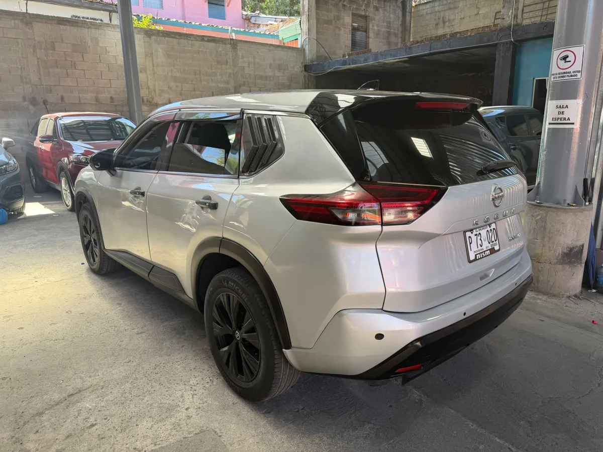 Nissan Rogue 2021 - vista 3
