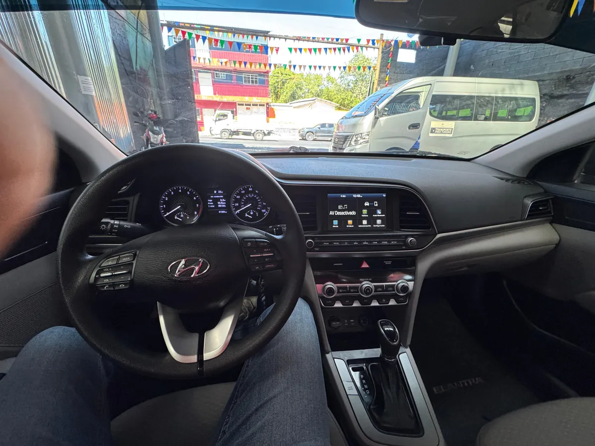 Hyundai Elantra 2019 - vista 3